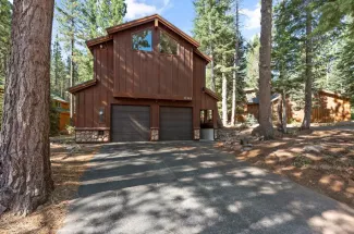 Base Camp in Tahoe Donner! 4 Bedroom, 2 car garage!