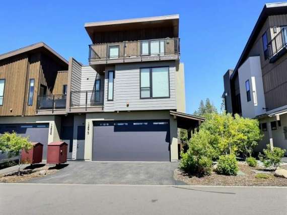 Mountain Modern Townhome in Elements at Coldstream – Long-Term Rental Available